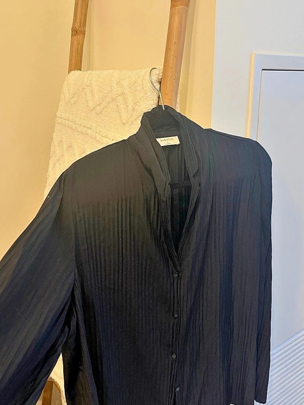 Aritzia Babaton Pleated Button Front Top Like New